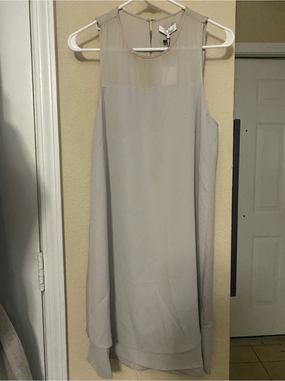 Ella Moss Sleeveless High-Low Shift Dress in Light Gray